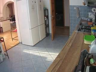 voyeurcam-julmodels-kitchen webcam