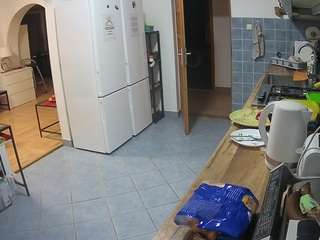voyeurcam-julmodels-kitchen webcam