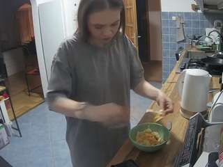 voyeurcam-julmodels-kitchen webcam