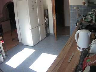 voyeurcam-julmodels-kitchen