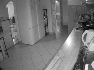 voyeurcam-julmodels-kitchen camsoda