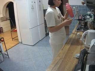 voyeurcam-julmodels-kitchen