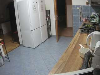 voyeurcam-julmodels-kitchen