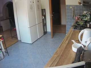 voyeurcam-julmodels-kitchen webcam