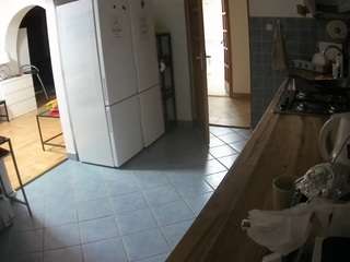 voyeurcam-julmodels-kitchen webcam