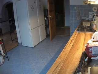 voyeurcam-julmodels-kitchen webcam