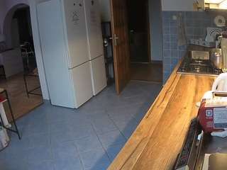 voyeurcam-julmodels-kitchen webcam
