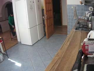 voyeurcam-julmodels-kitchen webcam