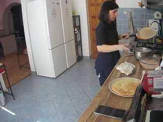 voyeurcam-julmodels-kitchen webcam
