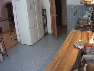 voyeurcam-julmodels-kitchen webcam
