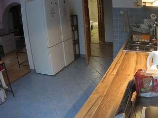 voyeurcam-julmodels-kitchen webcam