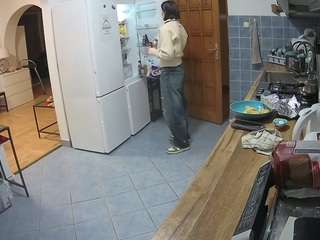 voyeurcam-julmodels-kitchen