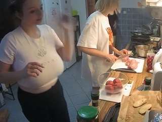 voyeurcam-julmodels-kitchen webcam