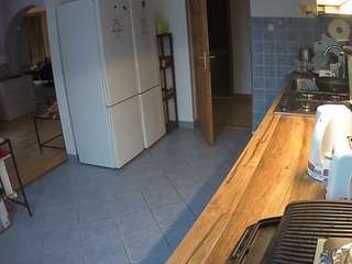 voyeurcam-julmodels-kitchen webcam