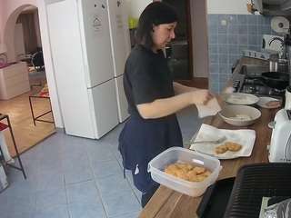 voyeurcam-julmodels-kitchen