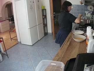 voyeurcam-julmodels-kitchen webcam