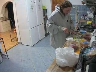 voyeurcam-julmodels-kitchen