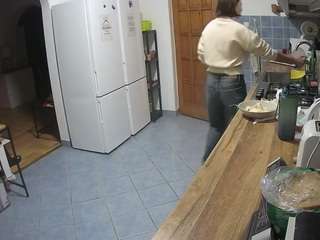 voyeurcam-julmodels-kitchen webcam