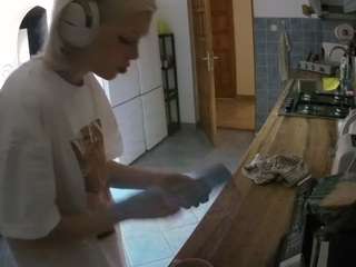 voyeurcam-julmodels-kitchen