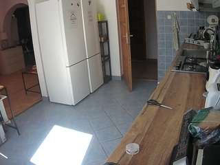 voyeurcam-julmodels-kitchen