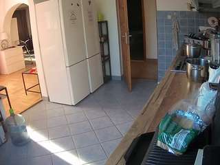 voyeurcam-julmodels-kitchen
