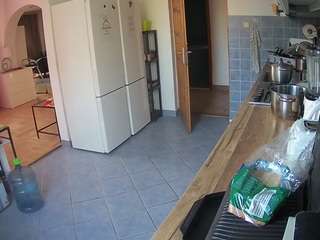 voyeurcam-julmodels-kitchen