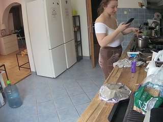 voyeurcam-julmodels-kitchen webcam