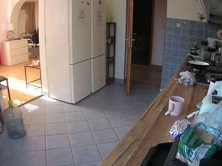 voyeurcam-julmodels-kitchen