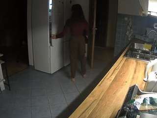 voyeurcam-julmodels-kitchen webcam