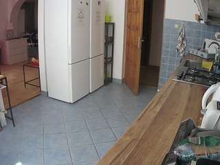 voyeurcam-julmodels-kitchen webcam