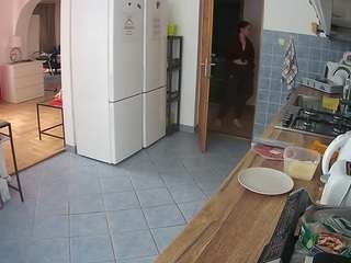 voyeurcam-julmodels-kitchen webcam