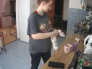 voyeurcam-julmodels-kitchen webcam