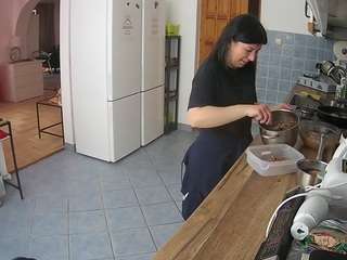 voyeurcam-julmodels-kitchen webcam