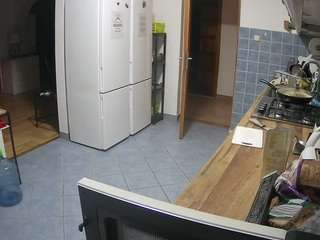 voyeurcam-julmodels-kitchen