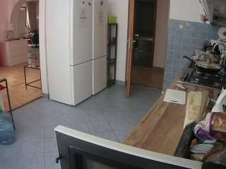 voyeurcam-julmodels-kitchen