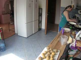 voyeurcam-julmodels-kitchen webcam