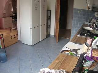 voyeurcam-julmodels-kitchen webcam
