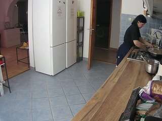 voyeurcam-julmodels-kitchen webcam