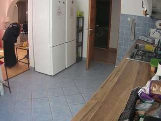 voyeurcam-julmodels-kitchen webcam