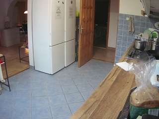 voyeurcam-julmodels-kitchen webcam