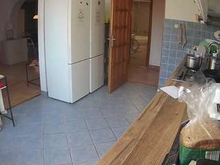 voyeurcam-julmodels-kitchen webcam