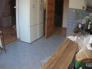voyeurcam-julmodels-kitchen webcam
