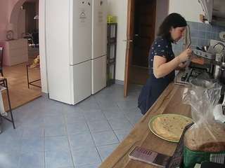 voyeurcam-julmodels-kitchen webcam