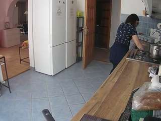 voyeurcam-julmodels-kitchen webcam