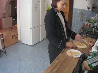 voyeurcam-julmodels-kitchen webcam