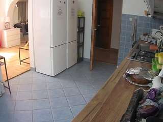 voyeurcam-julmodels-kitchen webcam