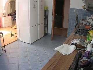 voyeurcam-julmodels-kitchen