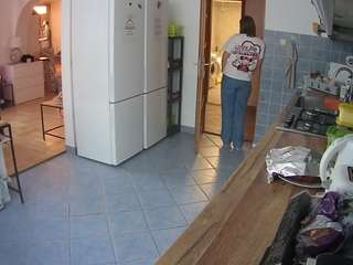 voyeurcam-julmodels-kitchen webcam