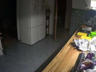 voyeurcam-julmodels-kitchen webcam