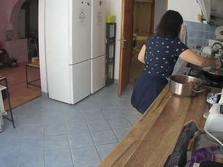 voyeurcam-julmodels-kitchen